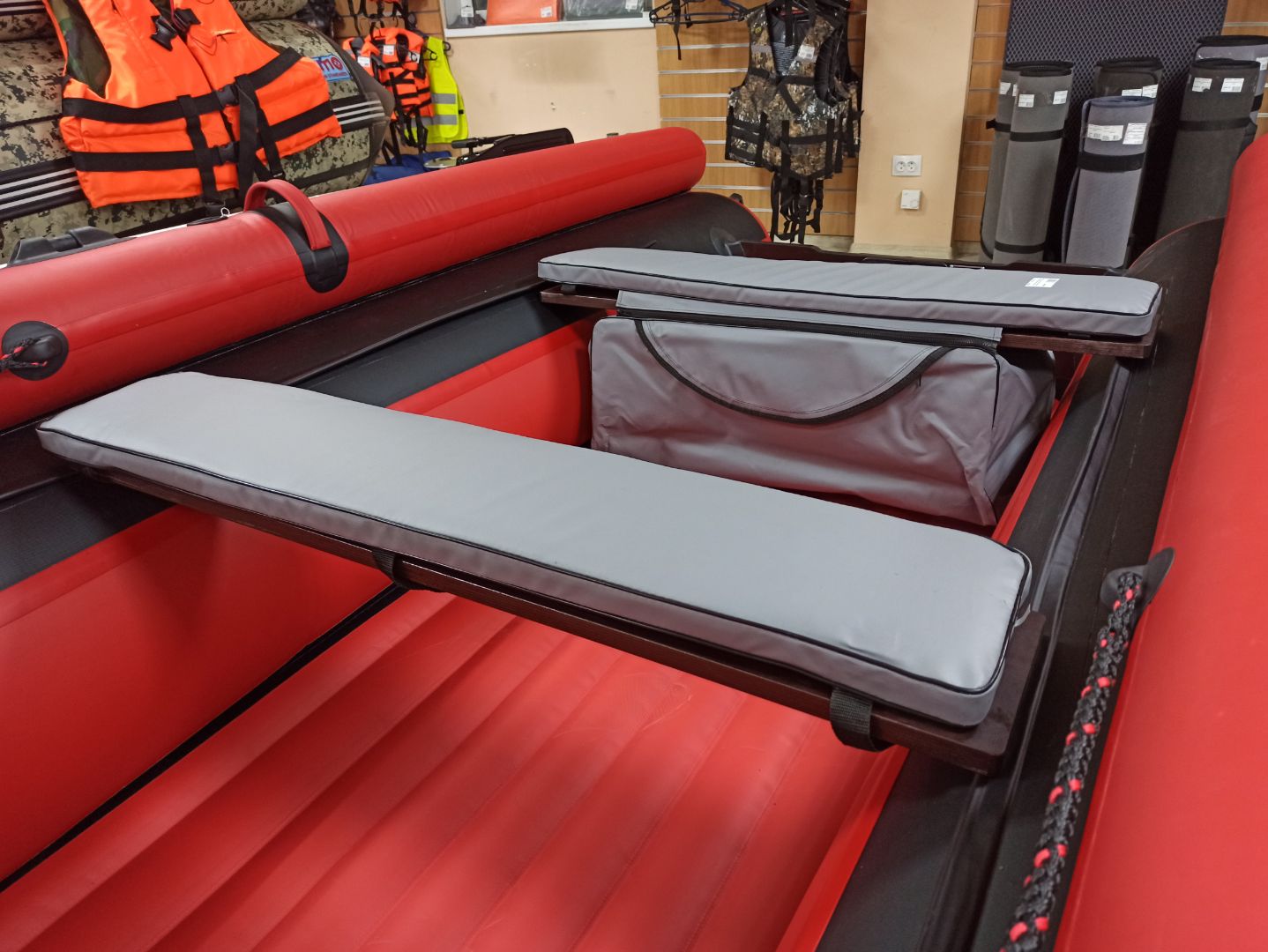 КОМПЛЕКТ МЯГКИХ НАКЛАДОК С СУМКОЙ ДЛЯ ЛОДОК 90Х20 СЕРЫЙ в Мытищах