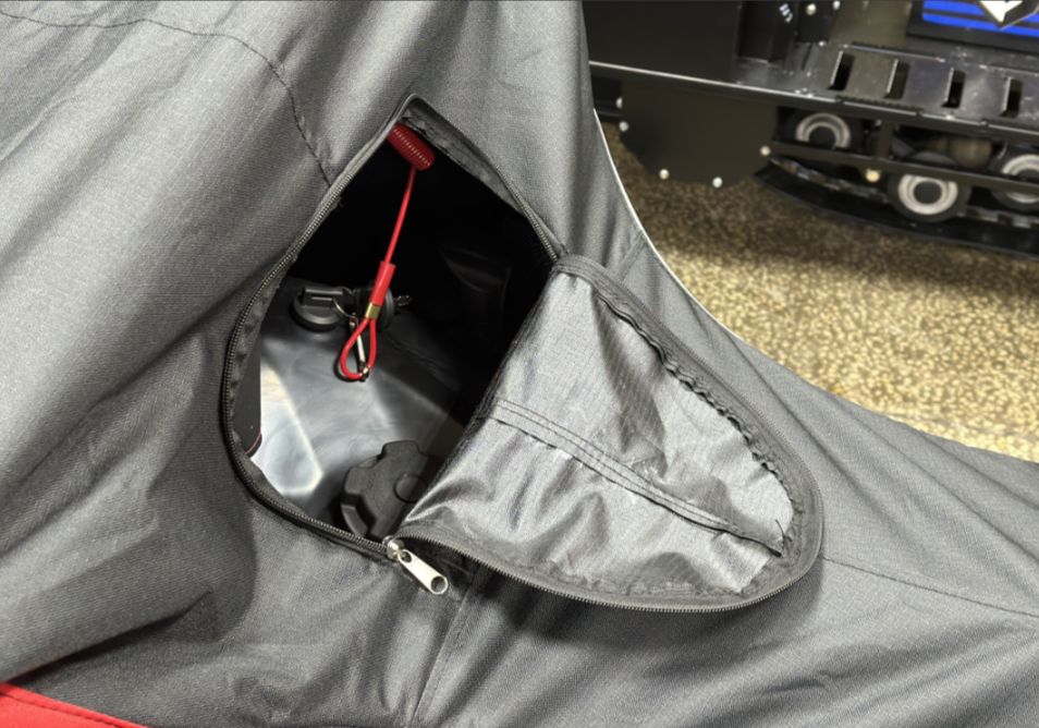 Чехол транспорт. снегохода IKUDZO HUNTER черно-красный Оксфорд ПРЕМИУМ качества с лого IKUDZO в Мытищах