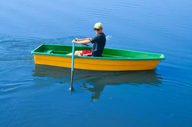 Стеклопластиковая лодка Малютка в Мытищах