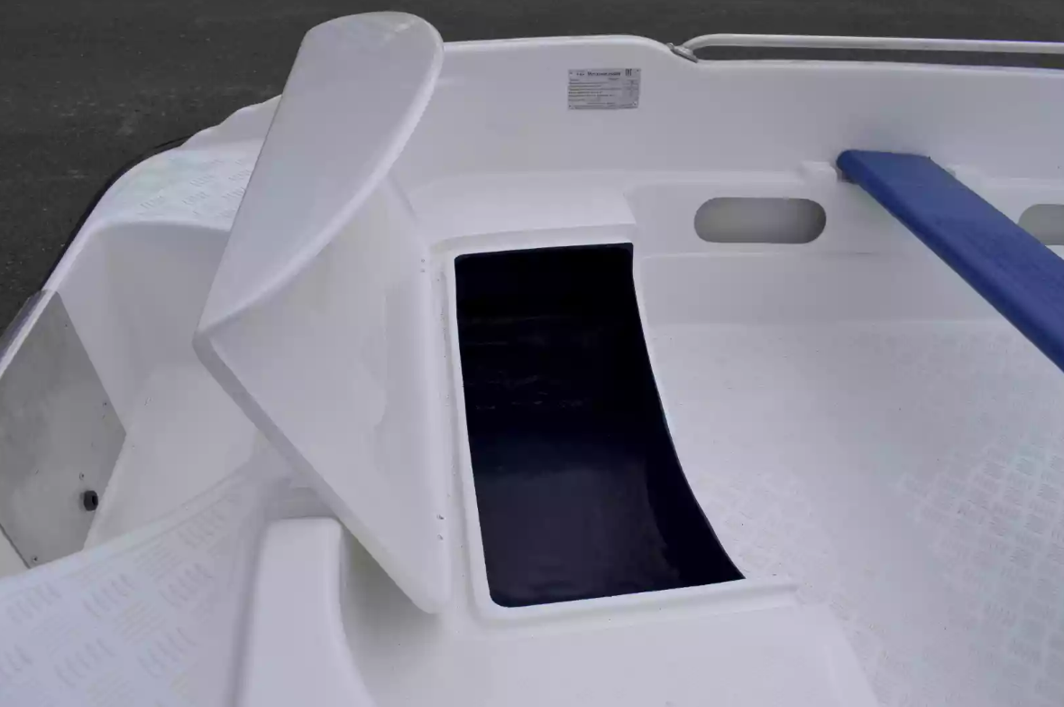 Стеклопластиковая лодка Пингвин New (тримаран) в Мытищах