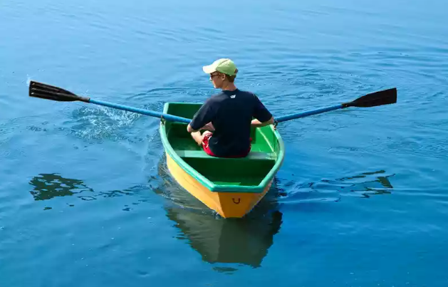 Стеклопластиковая лодка Малютка в Мытищах