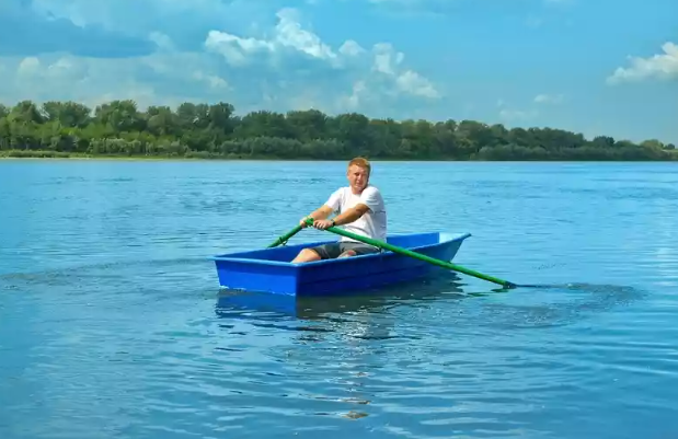 Стеклопластиковая лодка Малютка в Мытищах