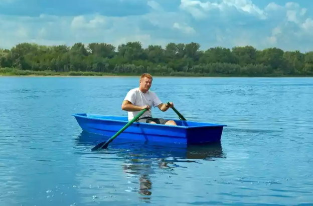 Стеклопластиковая лодка Малютка в Мытищах