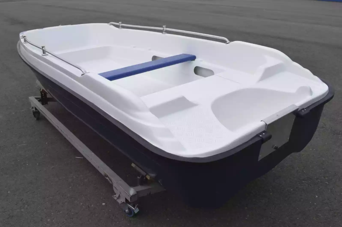 Стеклопластиковая лодка Пингвин New (тримаран) в Мытищах