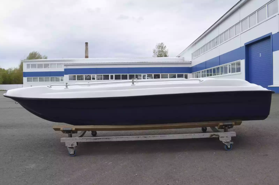 Стеклопластиковая лодка Пингвин New (тримаран) в Мытищах