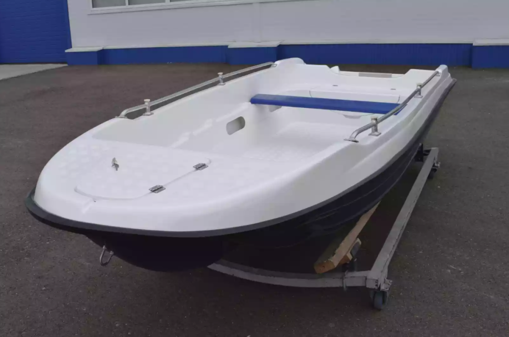 Стеклопластиковая лодка Пингвин New (тримаран) в Мытищах